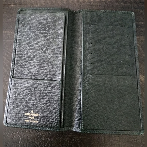 Louis Vuitton Green Taiga Leather Long Bifold Wallet - Picture 3 of 12